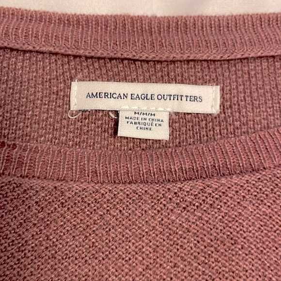 American Eagle, light weight sweater. Mauve in color. Size Medium - Picture 5 of 8